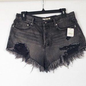 NWT Free People We the Free Button Fly Cut-off Distressed Shorts Size 29…